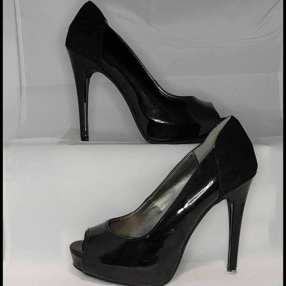 Guess Black Peep Toe Size 7 Platform Heels